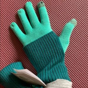 Lululemon on the go gloves
